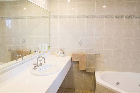 Endeavour Court Motor Inn - Tourism Adelaide 2