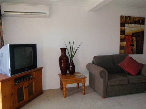 Glenmore Lodge - Tourism Adelaide 0