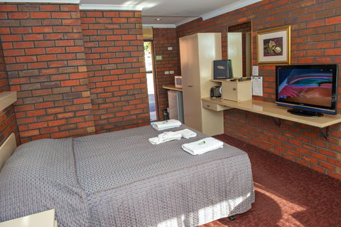 Golden Country Motel And Caravan Park - Tourism Adelaide 1