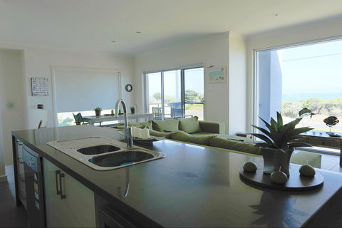 Horizons Part Of Blue Fin Holiday Homes - Tourism Adelaide 1