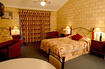 Karri Forest Motel & Restaurant - Tourism Adelaide 3