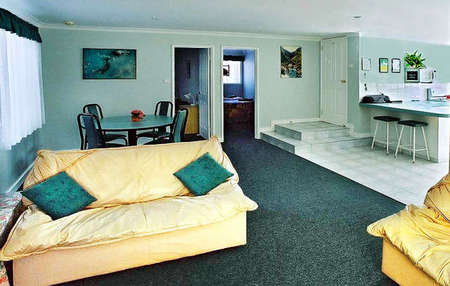 Ocean Pines Holiday Apartments - Tourism Adelaide 0