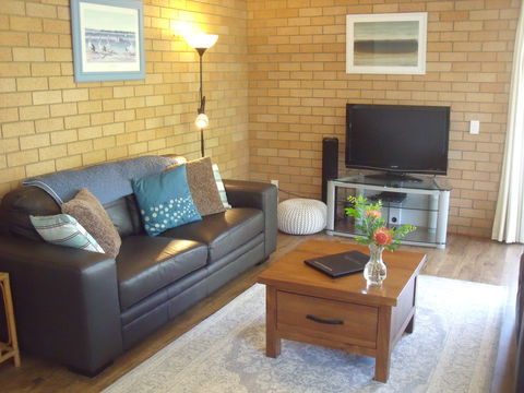 Beachcomber Apartments - Tourism Adelaide 0