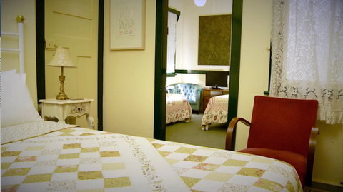 Chalet Guesthouse And Studio - Tourism Adelaide 1