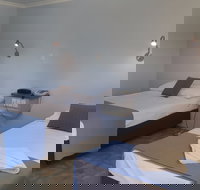 Queens Beach Hotel - Tourism Adelaide