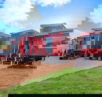 Retro River Rest Luxury Shipping Container House - Tourism Adelaide
