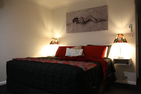 Silverdown Guesthouse - Tourism Adelaide 0