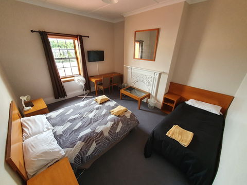 Victoria Hotel Port McDonnell - Tourism Adelaide 1