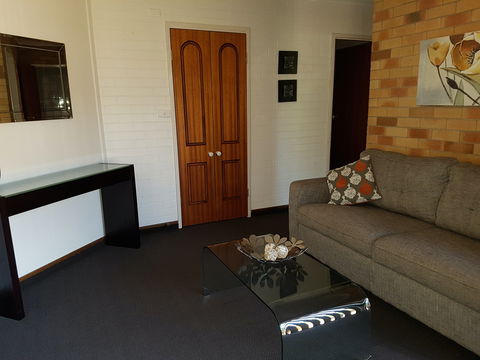 Cousins Motor Inn - Tourism Adelaide 2