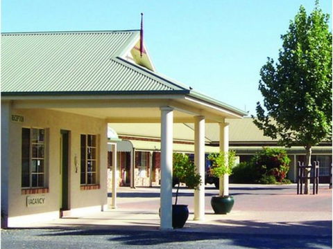 Country Gardens Motor Inn - Tourism Adelaide 0