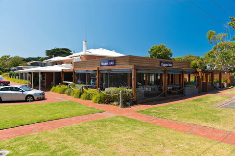 Flinders Hotel - Tourism Adelaide 1