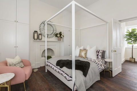 Landmark 1850s Family Fremantle Home - Tourism Adelaide 0