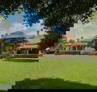 Petersons Guesthouse and Winery - Tourism Adelaide