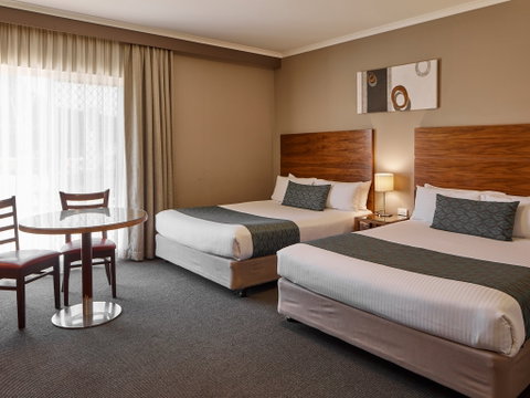 Quality Hotel Dickson - Tourism Adelaide 1