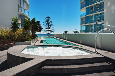 Reflections Coolangatta Beach - Tourism Adelaide 1