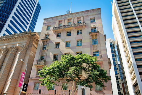 ULTIQA Rothbury Hotel - Tourism Adelaide 0