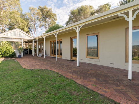 131 - Heart Of The Vale - Tourism Adelaide 1