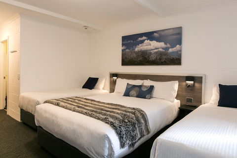 Falls Creek Hotel - Tourism Adelaide 1