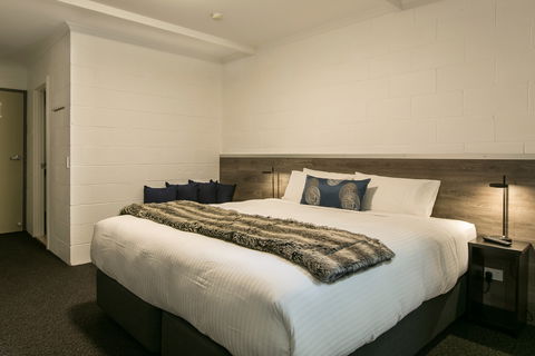 Falls Creek Hotel - Tourism Adelaide 2