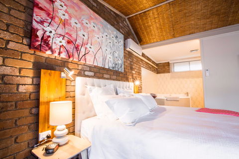Farnham Court Motel - Tourism Adelaide 0