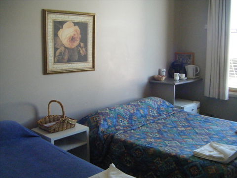 Imperial Hotel Cowra - Tourism Adelaide 1