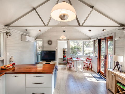 Serenity Cottage - Tourism Adelaide 0
