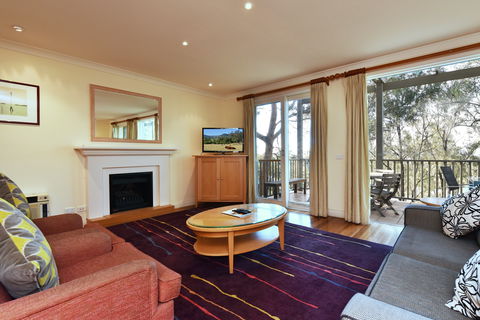 Villa Chambourcin - Tourism Adelaide 1