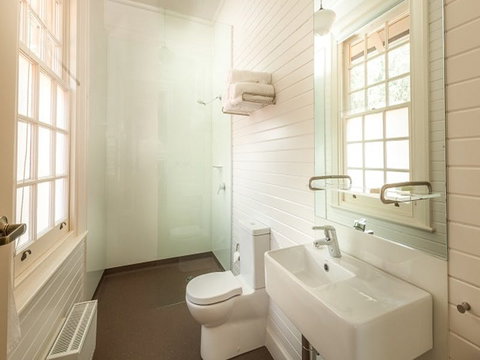 Yarrangobilly Caves House: Guest Rooms - Tourism Adelaide 2