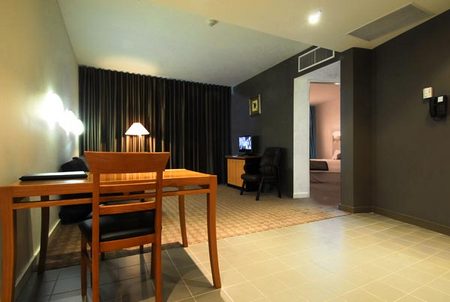 Golden Pebble Hotel - Tourism Adelaide 1