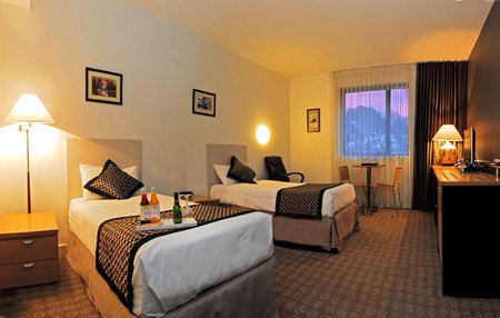 Golden Pebble Hotel - Tourism Adelaide 3