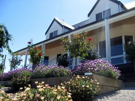 Canadian Lodge - Tourism Adelaide 0