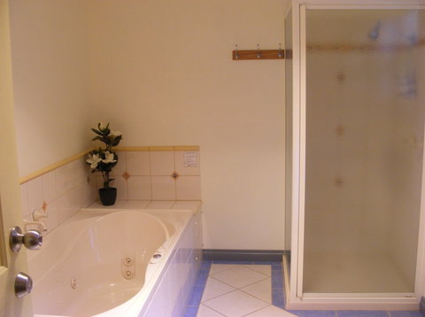 Belfast Cottages - Tourism Adelaide 5