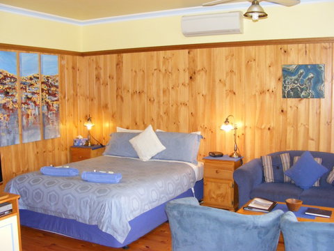 Belfast Cottages - Tourism Adelaide 6