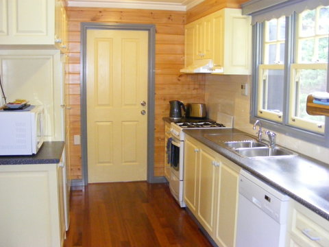 Belfast Cottages - Tourism Adelaide 8