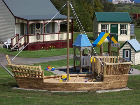 Belfast Cottages - Tourism Adelaide 10