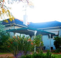 Straw Houses - Tourism Adelaide