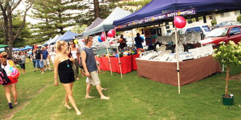 Broadbeach Beachfront Markets - Tourism Adelaide 6