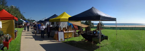 Broadbeach Beachfront Markets - Tourism Adelaide 7