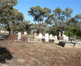 Wentworth Cemetery - Tourism Adelaide 1