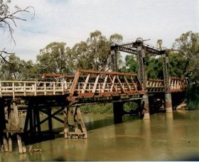 Swan Hill - Murray River Road Bridge - Tourism Adelaide 0