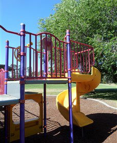 Fadden Pines Playground - Tourism Adelaide 2
