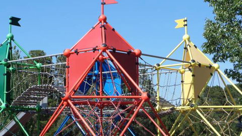 Fadden Pines Playground - Tourism Adelaide 3
