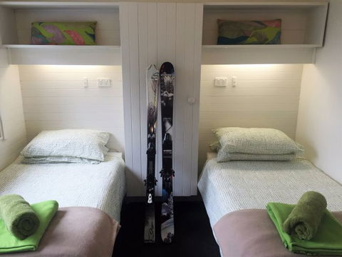 Elk At Falls - Tourism Adelaide 0