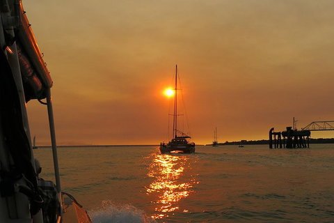 Darwin Sunset Cruise, Including Fish \'n\' Chips - Tourism Adelaide 5