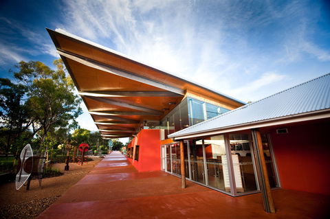 Savannah Visitor Plaza, Taronga Western Plains Zoo Dubbo - Tourism Adelaide 1