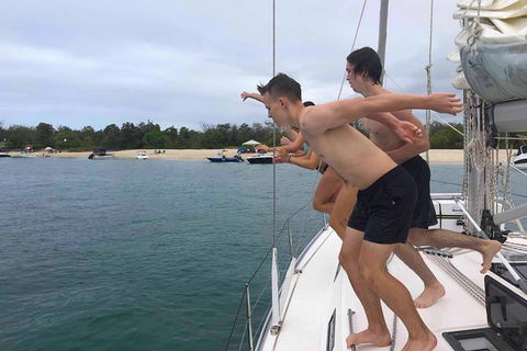 Sailing Curlew Escape On Moreton Bay - Tourism Adelaide 11