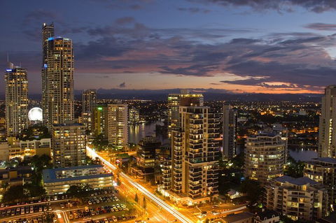 Gold Coast Airport Transfers : Airport OOL To Gold Coast City In Luxury Car - Tourism Adelaide 5