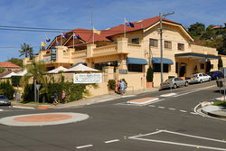 Harbord Beach Hotel - Tourism Adelaide 0