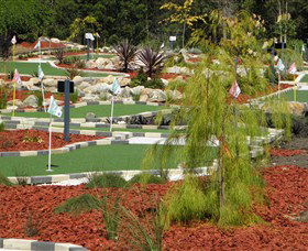 18 Hole Mini Golf - Club Husky - Tourism Adelaide 0