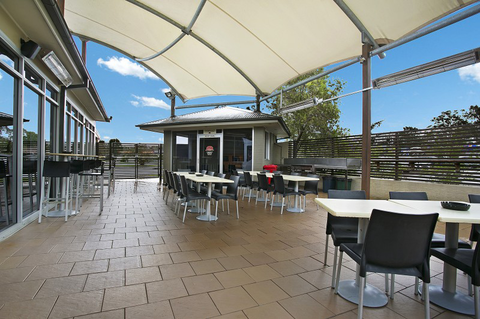 Lakeside Village Tavern - Tourism Adelaide 4